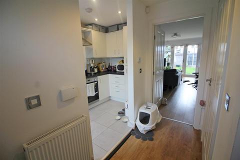 2 bedroom mews to rent, Croft Close, Prestwich M25