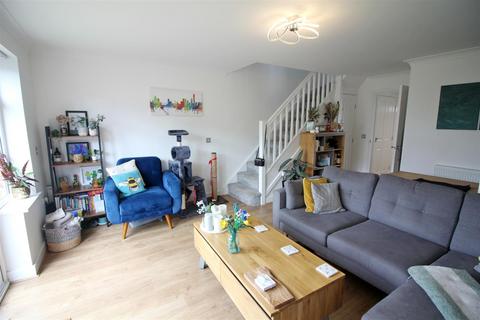 2 bedroom mews to rent, Croft Close, Prestwich M25