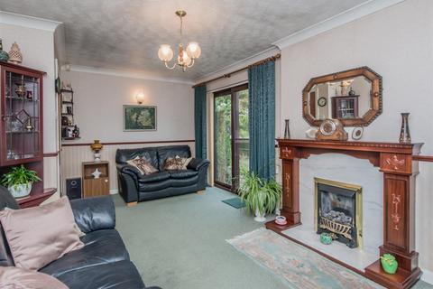 2 bedroom bungalow for sale, Wood Grove, Leeds