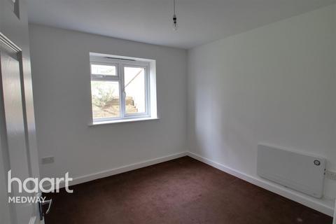 1 bedroom flat to rent, Longhill Avenue, Chatham, ME5