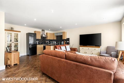 2 bedroom flat for sale, Isabel Court, Hoddesdon EN11