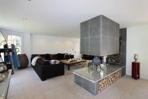 6 bedroom detached house to rent, Hough Lane, Wilmslow