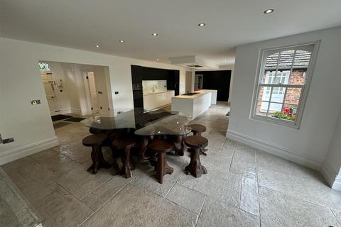 6 bedroom detached house to rent, Hough Lane, Wilmslow