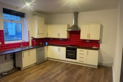 3 bedroom terraced house to rent, Market Street, Whitworth OL12