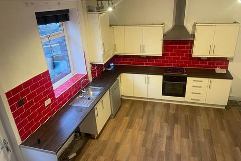 3 bedroom terraced house to rent, Market Street, Whitworth OL12