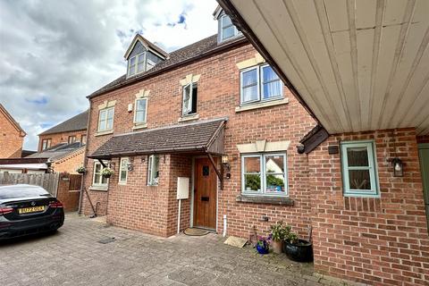 3 bedroom townhouse for sale, Abbey Mews, Alcester