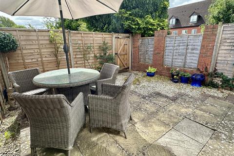 11 Abbey Mews, Alcester, B49 5BY