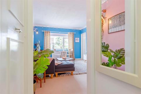 2 bedroom flat for sale, Bruce Avenue, Worthing