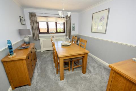 3 bedroom detached bungalow for sale, Kensington Close, Rushden NN10