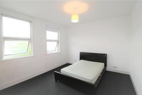 3 bedroom house to rent, Walworth Road, London