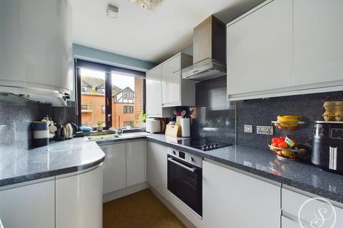 2 bedroom apartment for sale, Hollyshaw Lane., Leeds