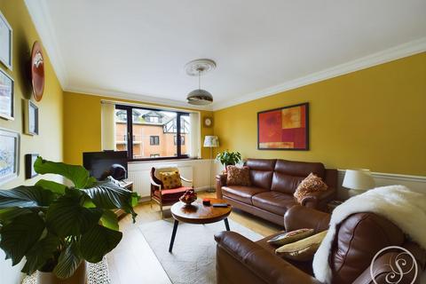 2 bedroom apartment for sale, Hollyshaw Lane., Leeds