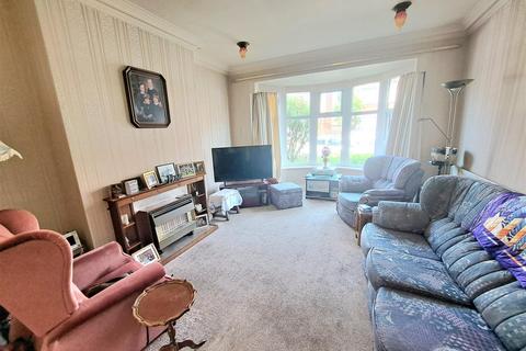 5 bedroom end of terrace house for sale, Meadowfield Road, Bridlington YO15