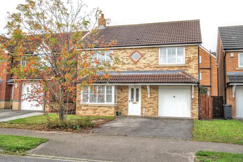 4 bedroom detached house to rent, Falmouth Drive, Darlington