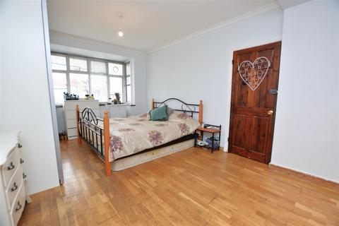 12 Lewis Road, Mitcham, CR4 3DE