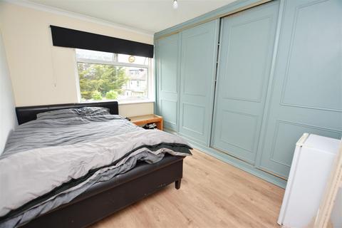 12 Lewis Road, Mitcham, CR4 3DE