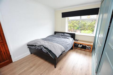 12 Lewis Road, Mitcham, CR4 3DE