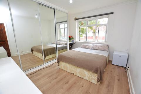 12 Lewis Road, Mitcham, CR4 3DE