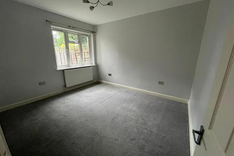 1 bedroom maisonette to rent, Connell Crescent, London