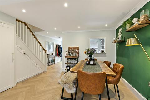 3 bedroom terraced house for sale, Chadwick Close, Teddington