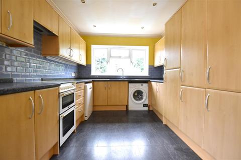 15 Barbara Close, Rochford, SS4 1NQ
