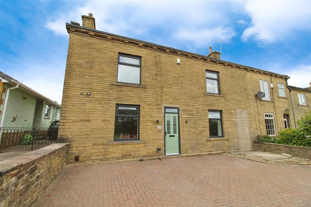 Hollingwood Lane, Bradford BD7 4 bed semidetached house for sale £