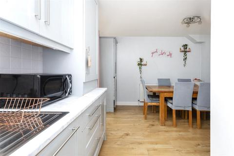 4 Heatherdale Close, Halifax, HX3 5HX