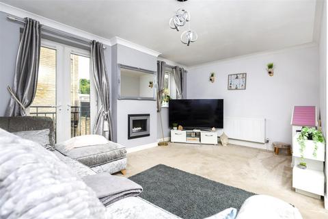 4 Heatherdale Close, Halifax, HX3 5HX