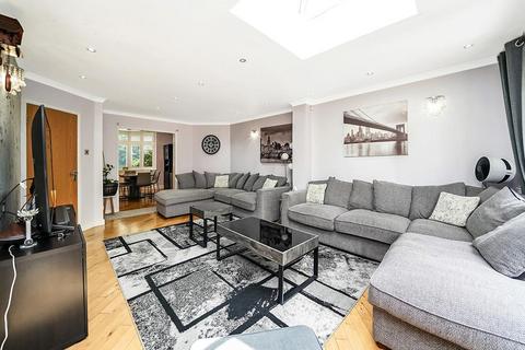 3 bedroom semi-detached house to rent, Larkshall Road, London E4