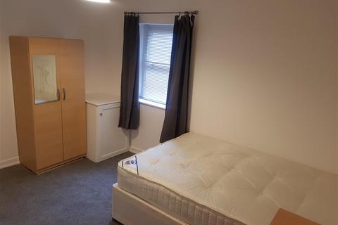 Studio to rent, Cedar Road, SM2