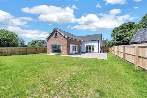 4 bedroom detached house for sale, Church Road, Bacton