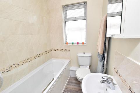 2 Limber Vale, Grimsby, DN34 4DU