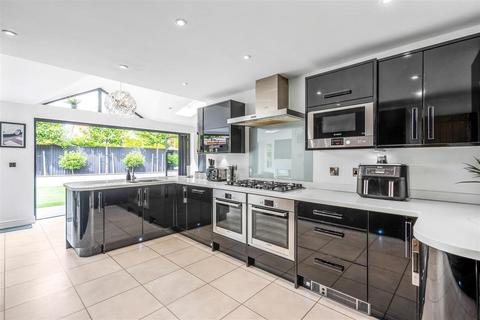4 Millstone Close, Walmley, Sutton Coldfield, B76 1TX