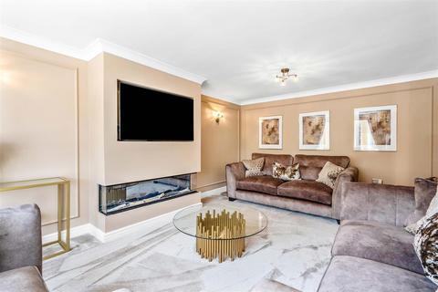 4 Millstone Close, Walmley, Sutton Coldfield, B76 1TX