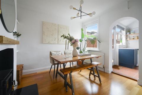 19 Beaconsfield Place, Epsom, KT17 4BD