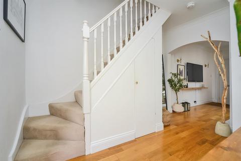 19 Beaconsfield Place, Epsom, KT17 4BD