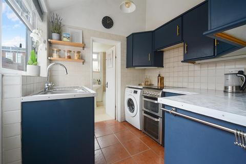 19 Beaconsfield Place, Epsom, KT17 4BD