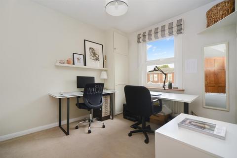 19 Beaconsfield Place, Epsom, KT17 4BD
