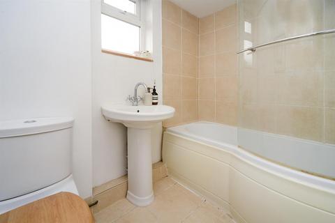 19 Beaconsfield Place, Epsom, KT17 4BD