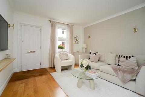 19 Beaconsfield Place, Epsom, KT17 4BD