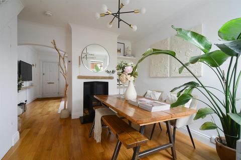 19 Beaconsfield Place, Epsom, KT17 4BD
