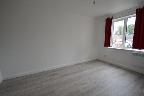 2 bedroom flat to rent, Tunwell Lane