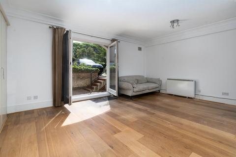 Studio to rent, Waterloo Gardens, Milner Square, Islington