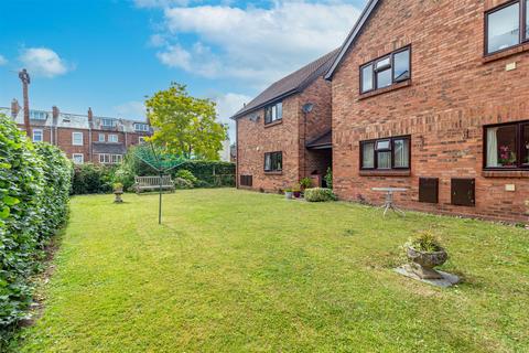 2 bedroom bungalow for sale, Windmill Close, Worcester