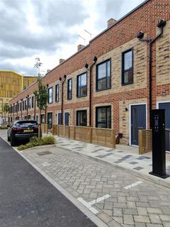 3 bedroom terraced house to rent, Inkwell Avenue, Watford