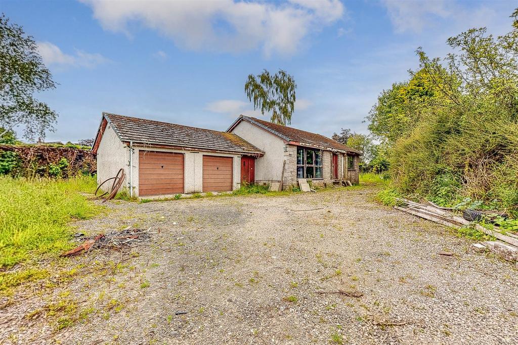 Fraser Avenue, Wolfhill, Perth 2 bed detached bungalow for sale £97,500