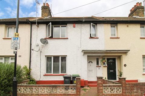 3 bedroom house for sale, Laburnum Avenue., London