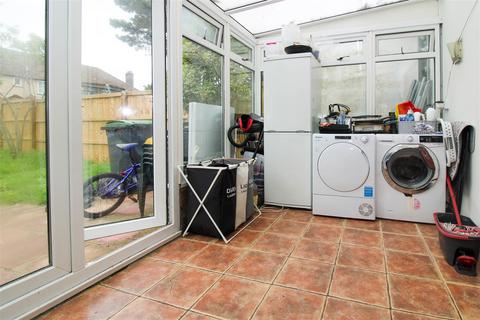 3 bedroom house for sale, Laburnum Avenue., London