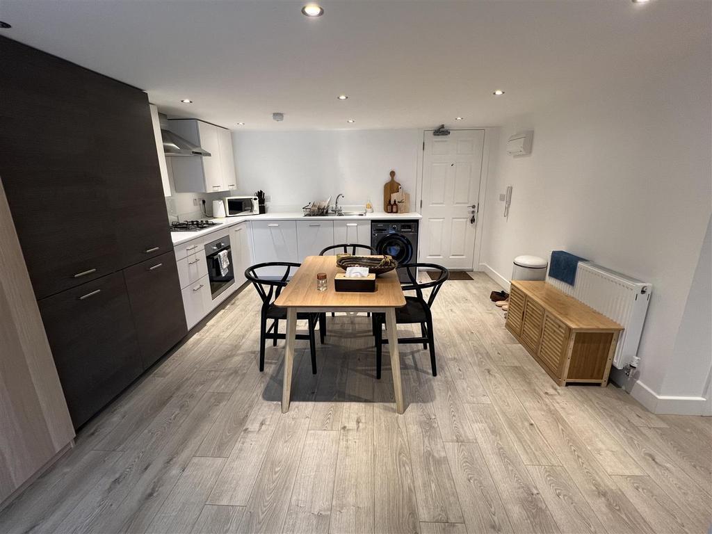 Elms Road, Stoneygate, Leicester 2 bed apartment for sale £230,000