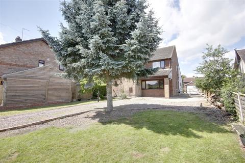 3 bedroom detached house for sale, Sandholme Road, Gilberdyke